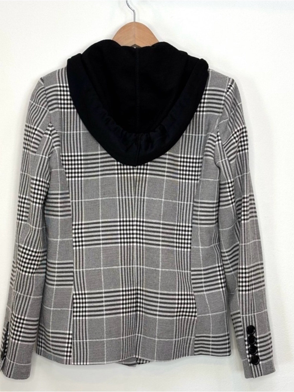 *Evereve * Dawson Plaid Blazer *
Black & White Plaid with Hoodie Insert* - Picture 7 of 11